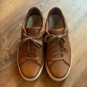 Kizik Vegas Brown Casual Sneakers Shoes size men’s 7.5 wide / women’s 9 wide